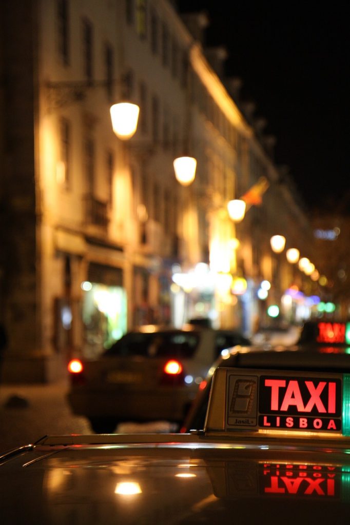 taxi, portugal, lisbon-950078.jpg